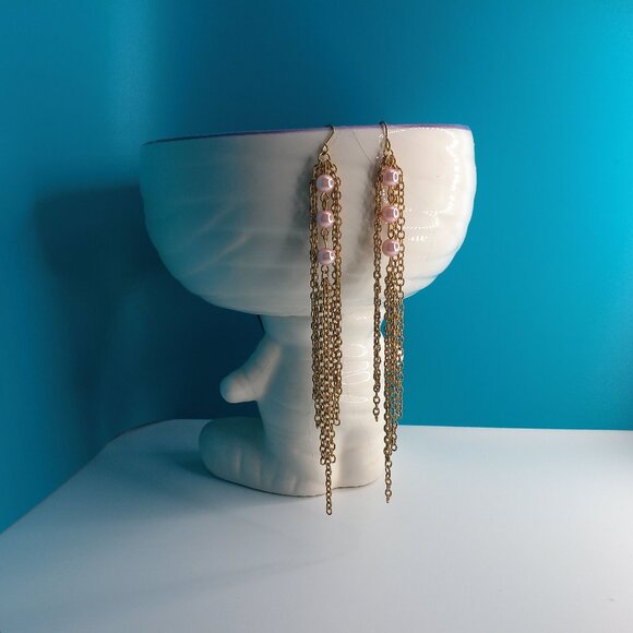 Pink pearl with fine chains dangle earrings - Picture 3 of 7
